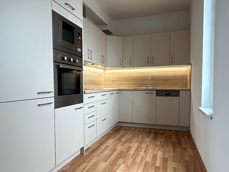 Pronájem bytu 2+kk 71 m² (Jednopodlažní) - foto 8