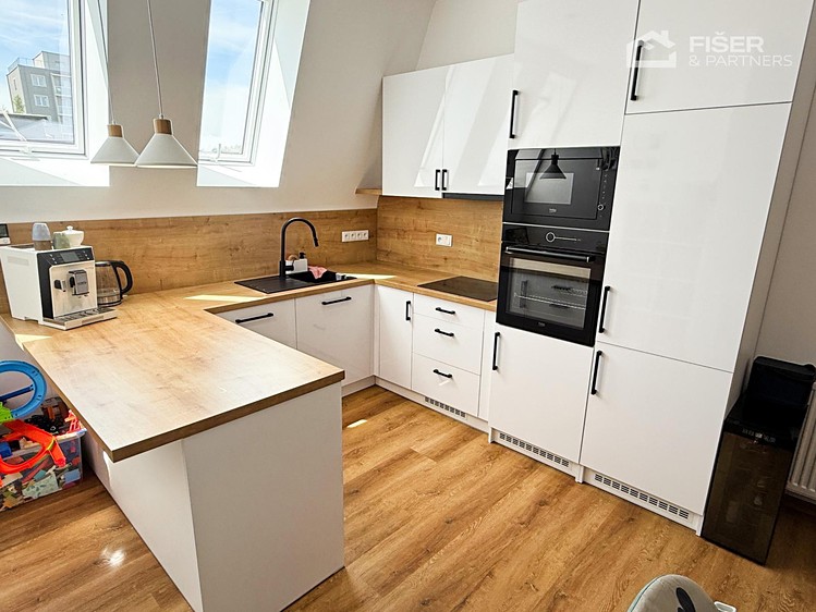 Pronájem bytu 3+kk 82 m² - foto 1