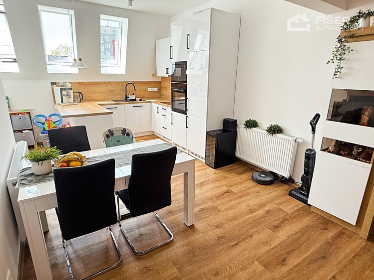 Pronájem bytu 3+kk 82 m² - foto 3