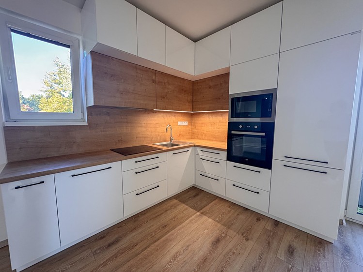Pronájem bytu 3+kk 79 m² - foto 3