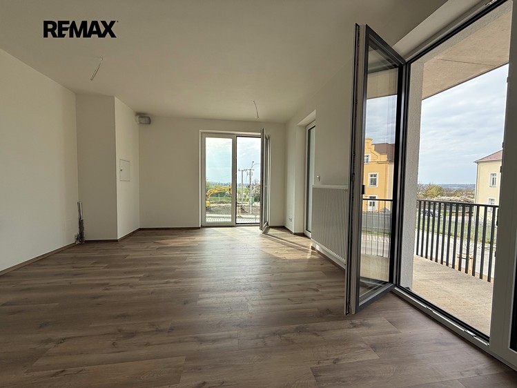 Pronájem bytu 1+kk 38 m² (Jednopodlažní) - foto 2