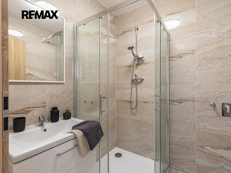 Pronájem bytu 3+1 61 m² - foto 3