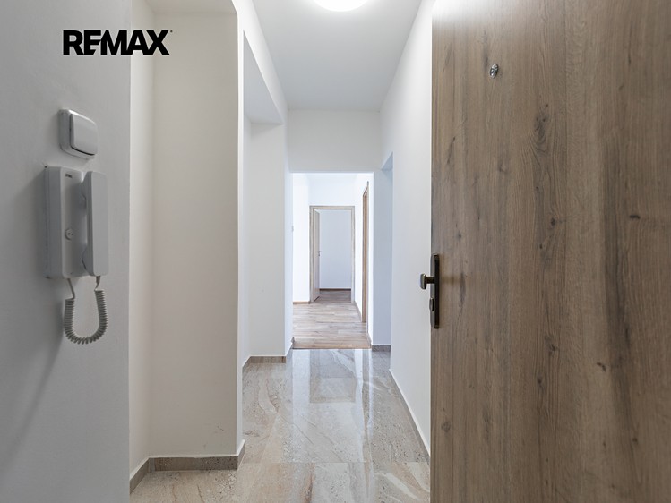 Pronájem bytu 3+1 61 m² - foto 8