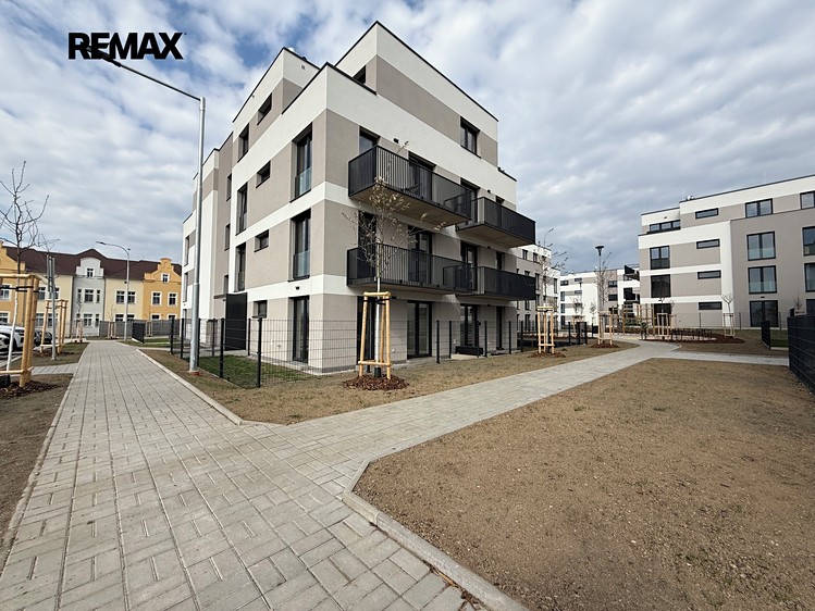 Pronájem bytu 2+kk 52 m² (Jednopodlažní) - foto 1