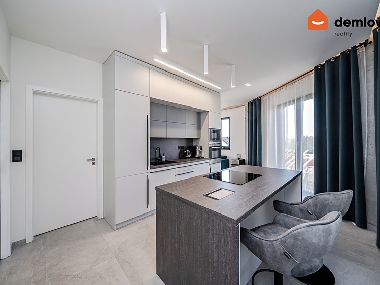 Pronájem bytu 3+kk 69 m² - foto 1