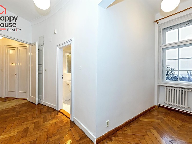 Pronájem bytu 6 pokojů a více 246 m² - foto 8