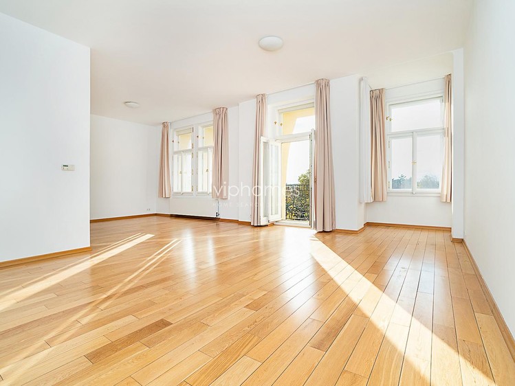 Pronájem bytu 4+kk 150 m² - foto 1