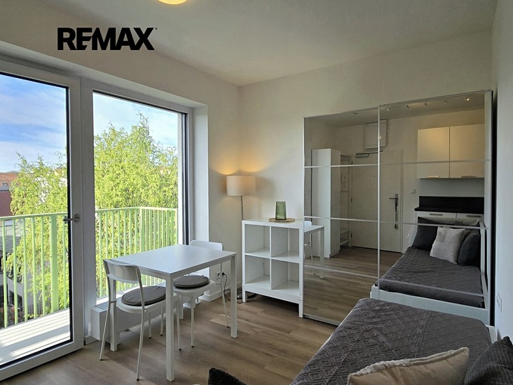 Pronájem bytu 1+kk 20 m² - foto 1