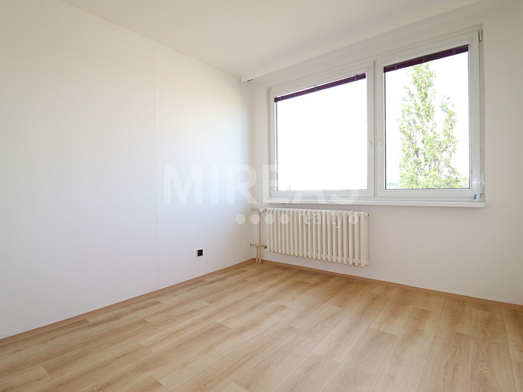 Pronájem bytu 3+1 71 m² - foto 3