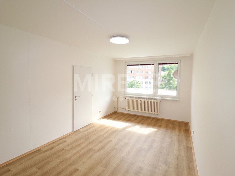 Pronájem bytu 3+1 71 m² - foto 5
