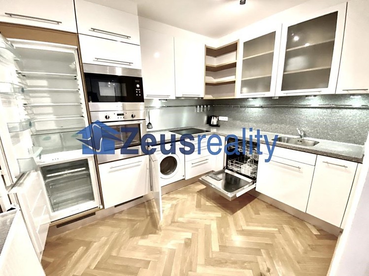 Pronájem bytu 3+kk 61 m² - foto 3
