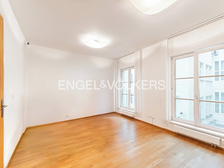 Pronájem bytu 4+kk 130 m² - foto 3