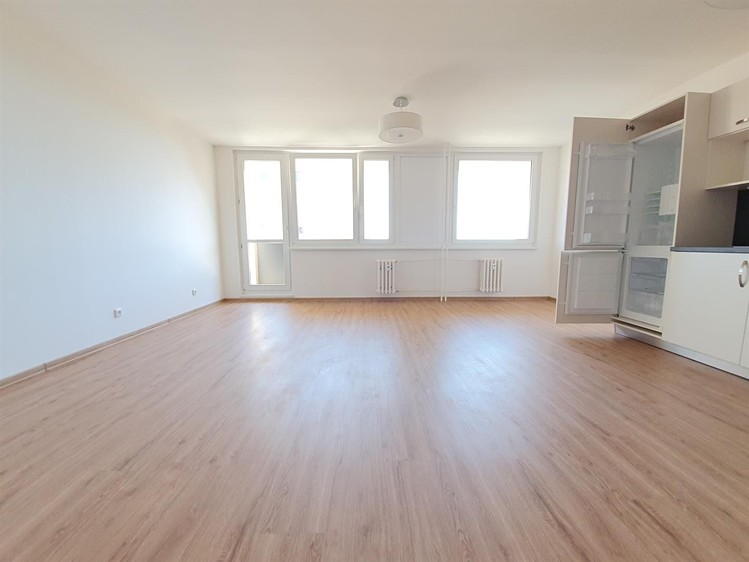 Pronájem bytu 3+kk 68 m² - foto 3