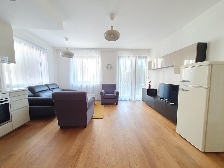 Pronájem bytu 2+kk 60 m² - foto 1