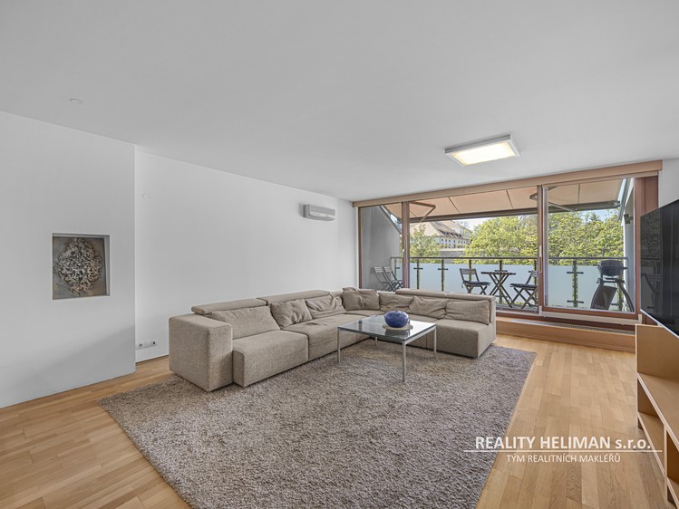 Pronájem bytu 2+kk 93 m² (Podkrovní) - foto 3