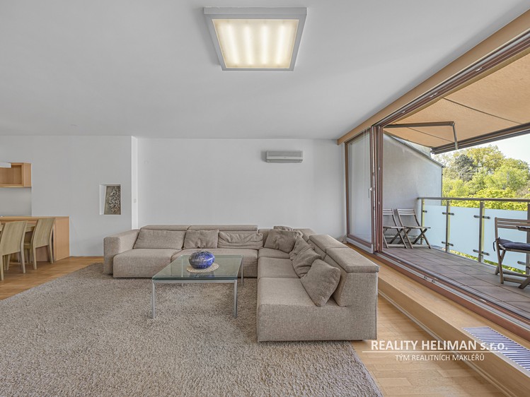 Pronájem bytu 2+kk 93 m² (Podkrovní) - foto 4