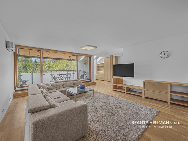 Pronájem bytu 2+kk 93 m² (Podkrovní) - foto 2