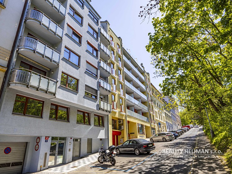 Pronájem bytu 2+kk 93 m² (Podkrovní) - foto 1