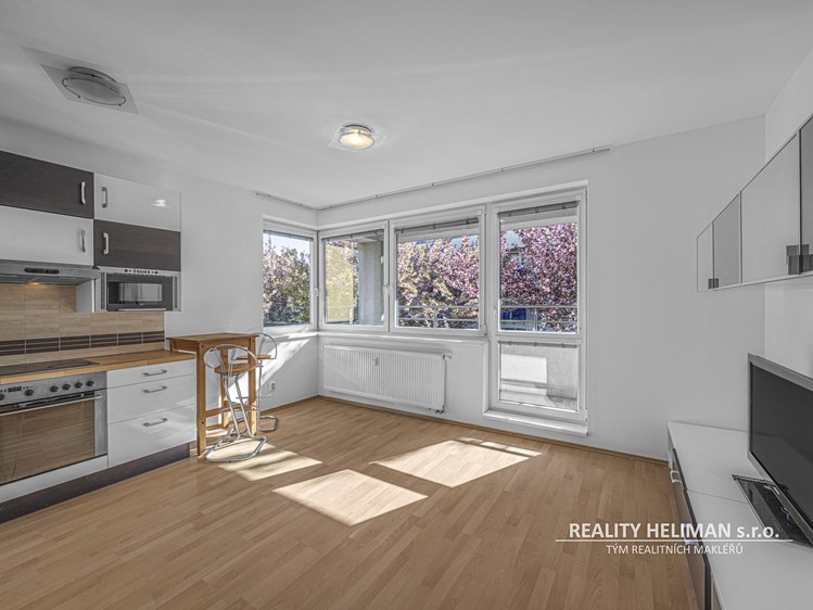 Pronájem bytu 2+kk 52 m² - foto 3