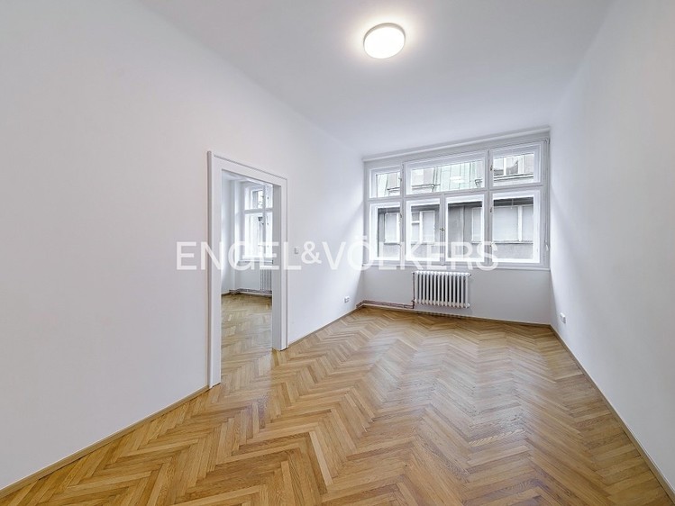 Pronájem bytu 3+1 105 m² - foto 1