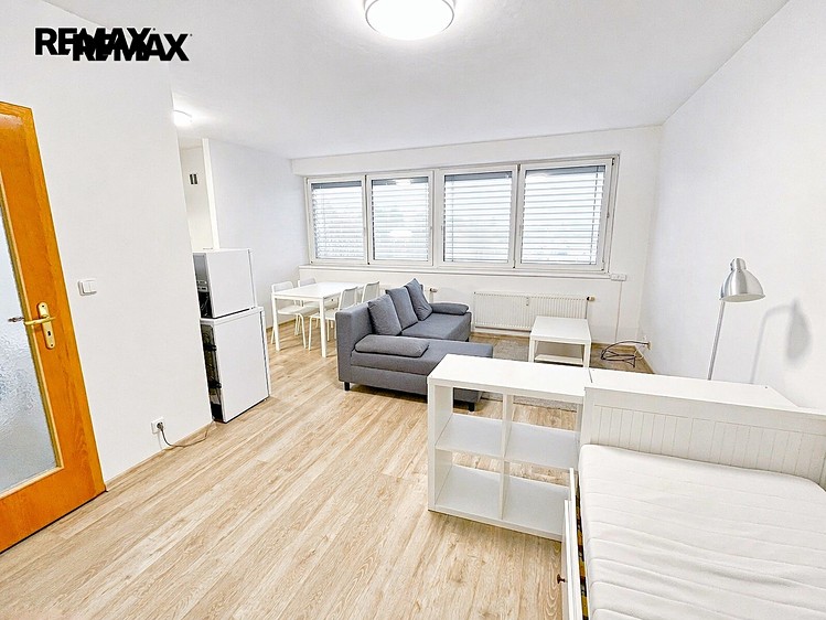 Pronájem bytu 1+kk 34 m² - foto 1
