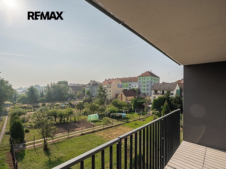 Pronájem bytu 2+kk 58 m² - foto 3