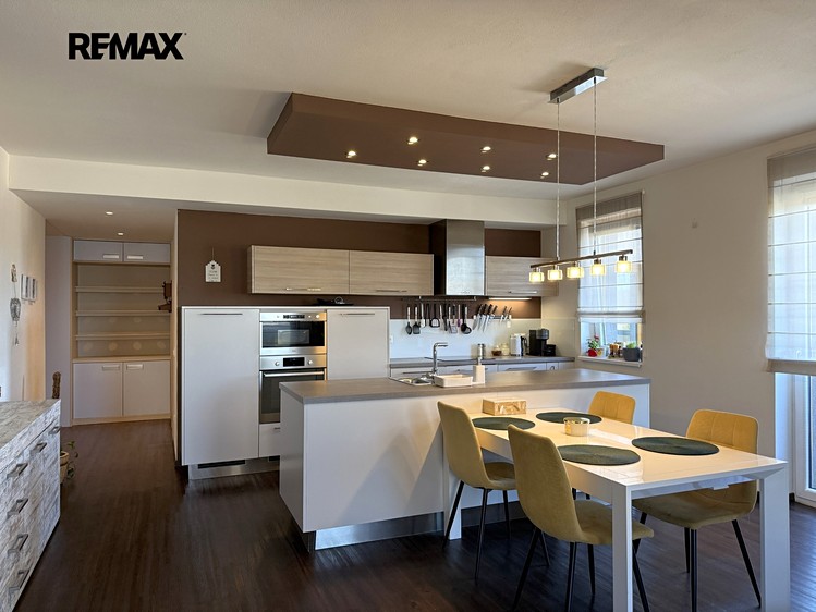 Pronájem bytu 3+kk 97 m² (Jednopodlažní) - foto 1
