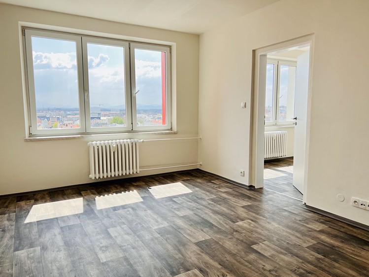 Pronájem bytu 3+1 66 m² - foto 4