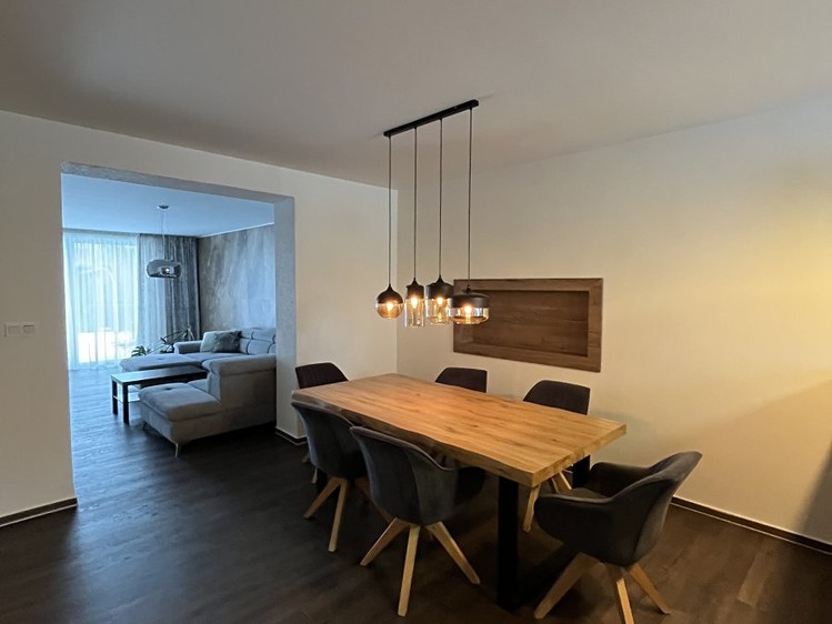 Pronájem bytu 4+kk 139 m² - foto 3