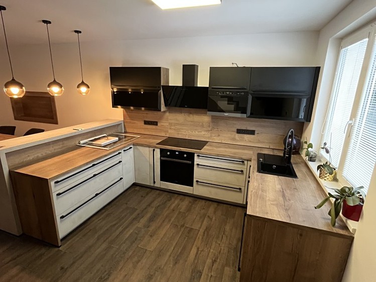 Pronájem bytu 4+kk 139 m² - foto 1