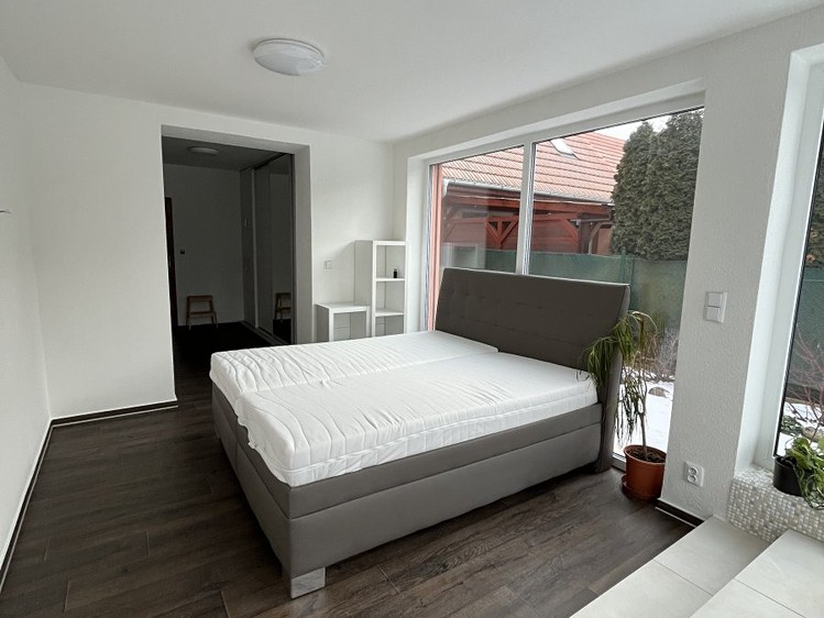 Pronájem bytu 4+kk 139 m² - foto 8