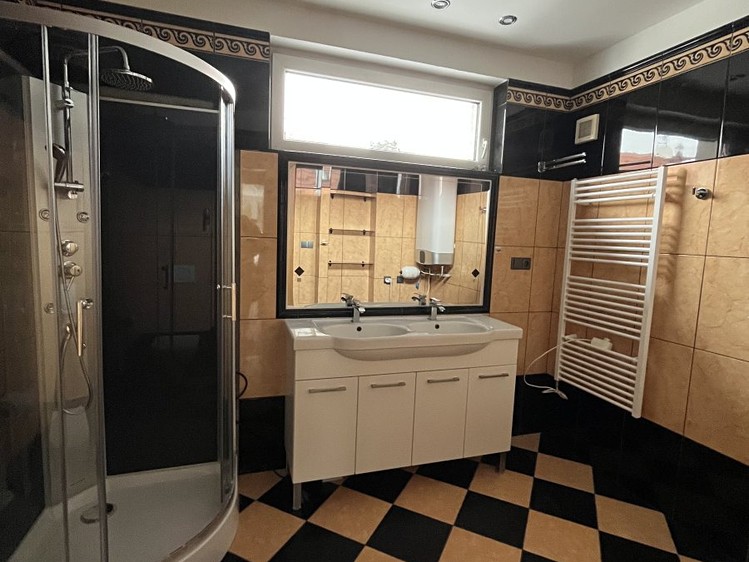Pronájem bytu 4+kk 139 m² - foto 5
