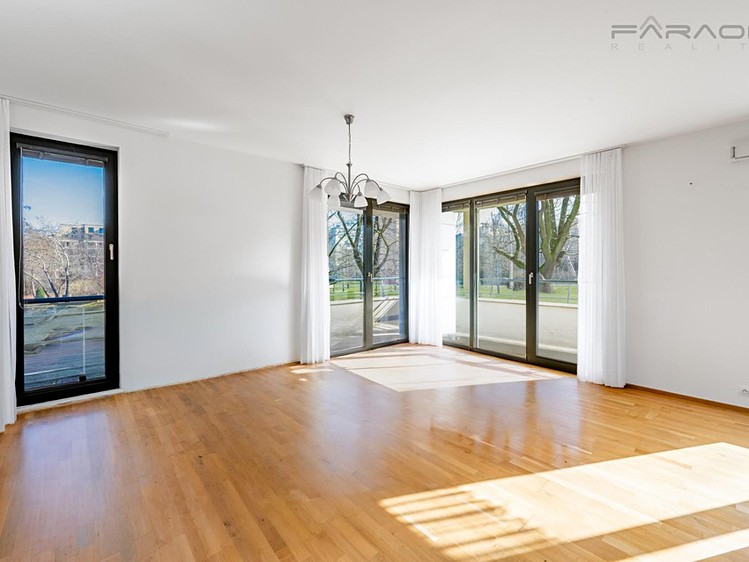 Pronájem bytu 3+kk 118 m² - foto 1