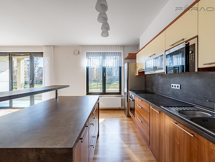 Pronájem bytu 3+kk 118 m² - foto 4