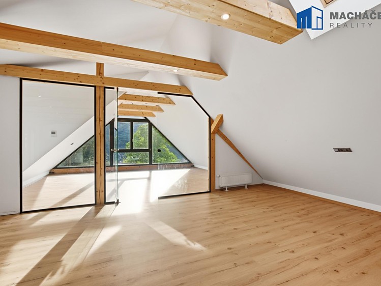 Pronájem bytu 5+kk 202 m² - foto 8