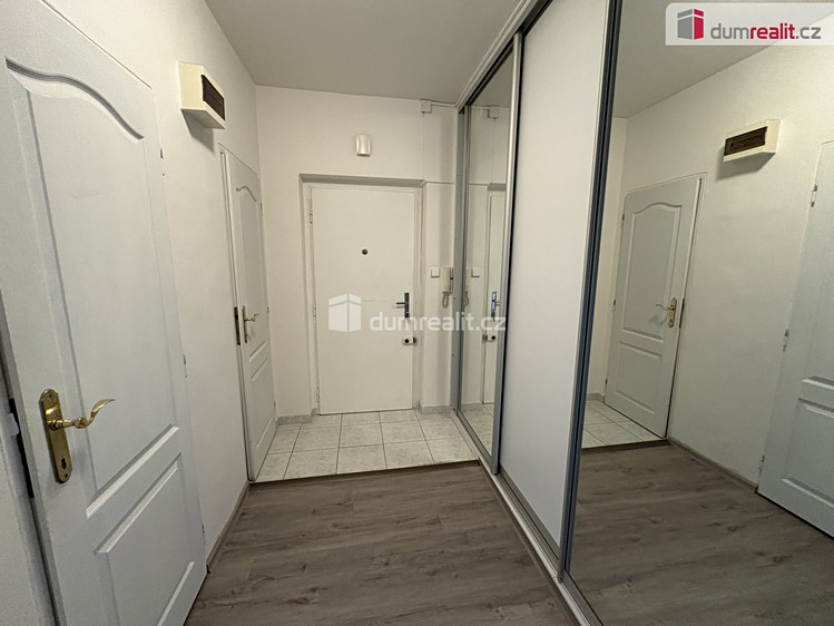 Pronájem bytu 2+1 57 m² - foto 5