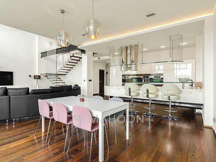 Pronájem bytu 3+kk 305 m² (Loft) - foto 3