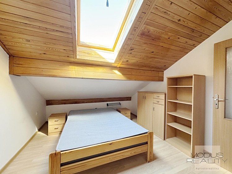 Pronájem bytu 2+kk 45 m² (Podkrovní) - foto 3