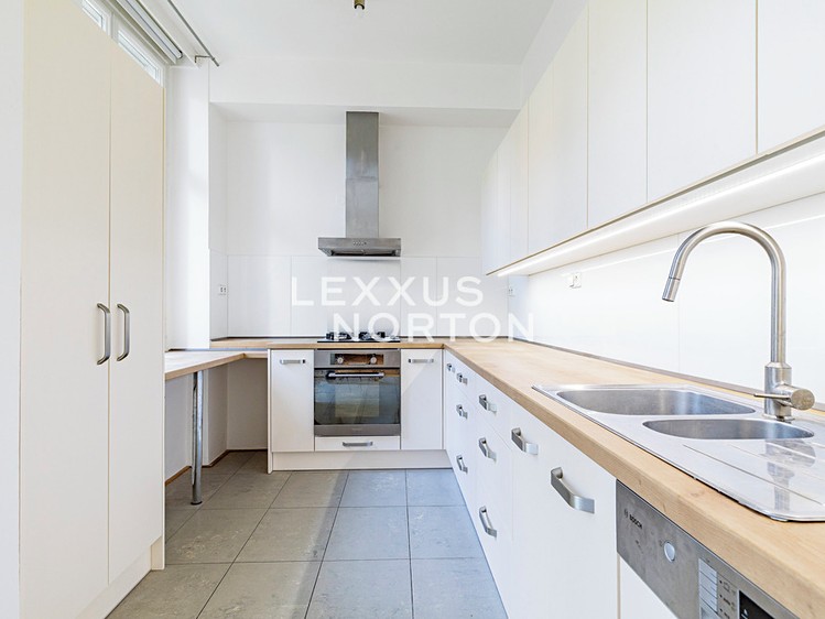 Pronájem bytu 3+1 140 m² - foto 3