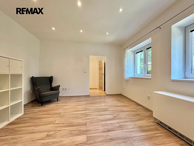 Pronájem bytu 1+1 30 m² - foto 6