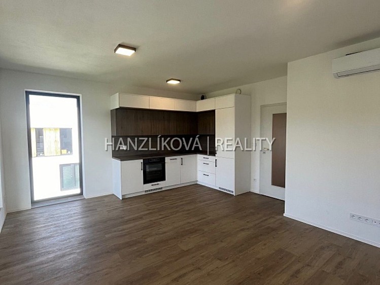 Pronájem bytu 3+kk 83 m² - foto 3