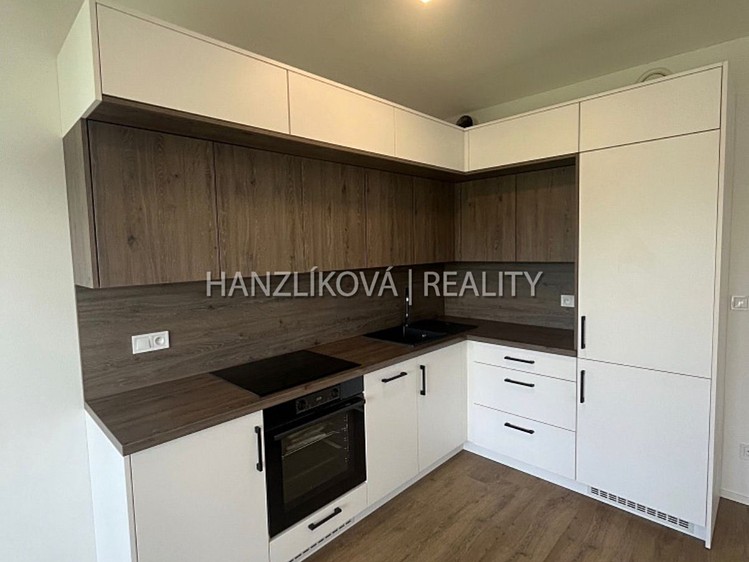 Pronájem bytu 3+kk 83 m² - foto 2