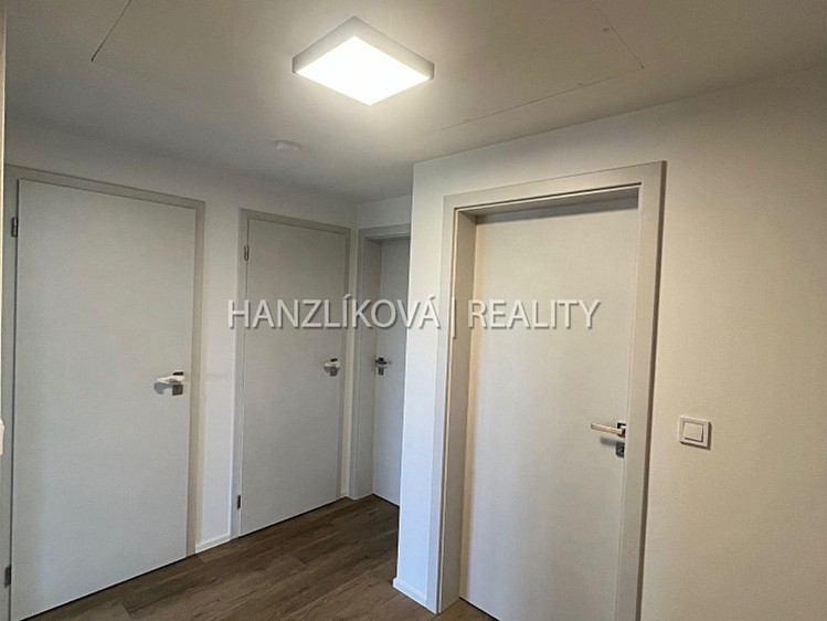 Pronájem bytu 3+kk 83 m² - foto 5