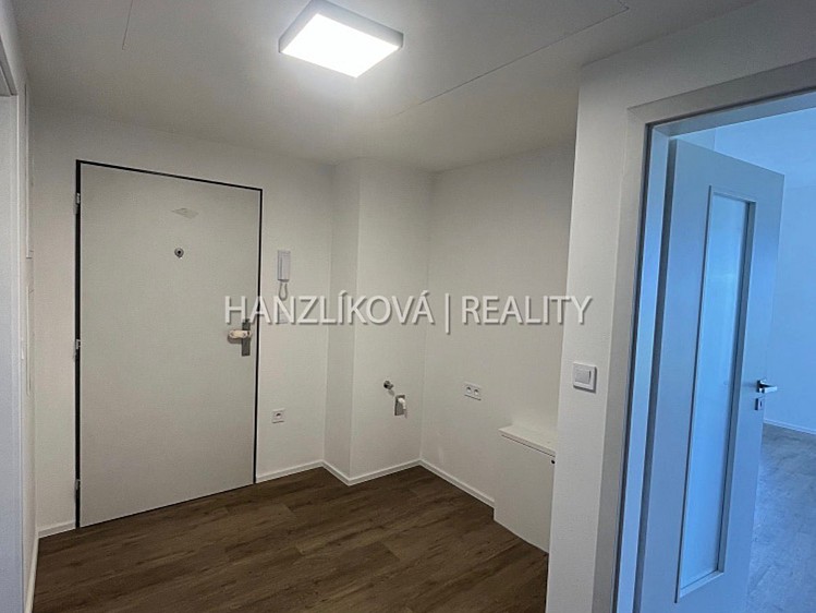 Pronájem bytu 3+kk 83 m² - foto 8