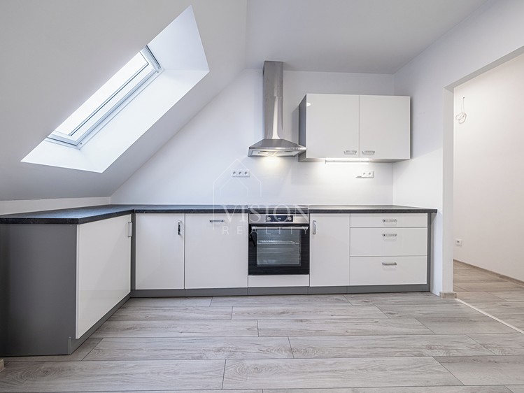 Pronájem bytu 4+kk 90 m² - foto 2