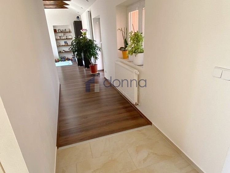 Pronájem bytu 2+1 68 m² (Podkrovní) - foto 7