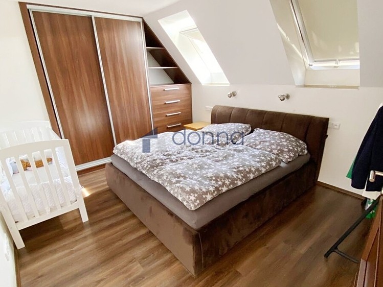 Pronájem bytu 2+1 68 m² (Podkrovní) - foto 6