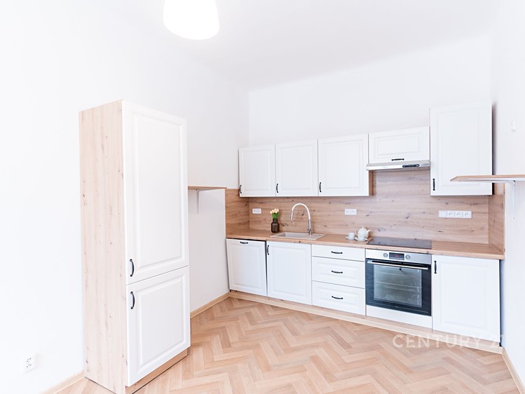 Pronájem bytu 2+1 83 m² - foto 1