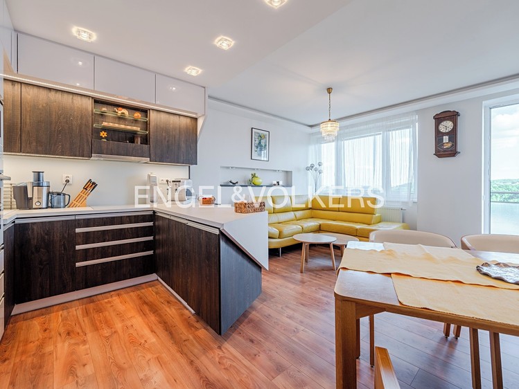 Pronájem bytu 3+kk 70 m² - foto 1