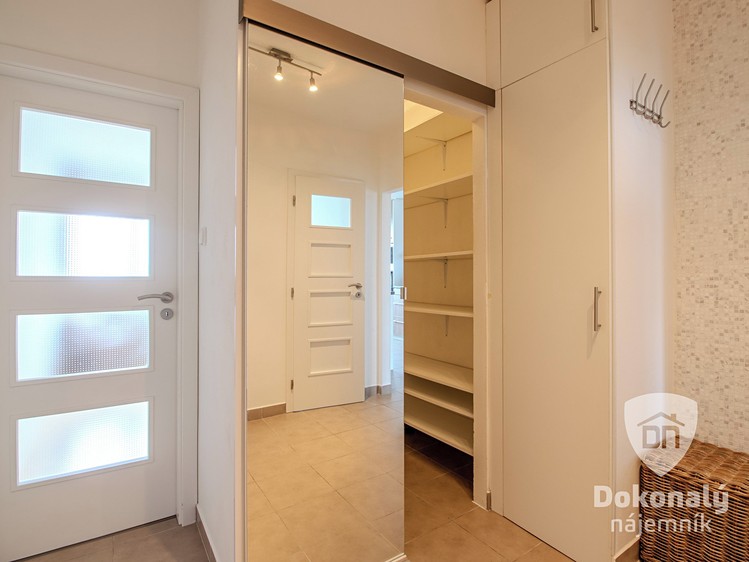 Pronájem bytu 3+kk 73 m² - foto 5